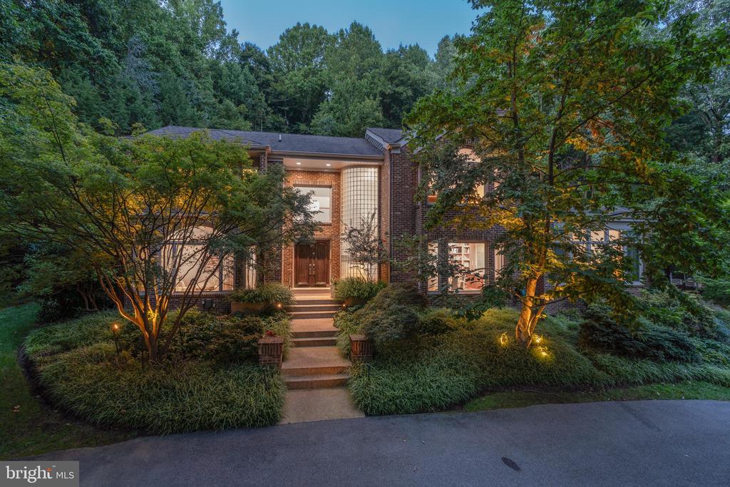 9125 VENDOME DRIVE