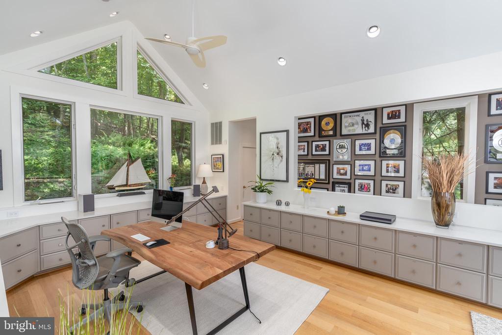 9125 VENDOME DRIVE