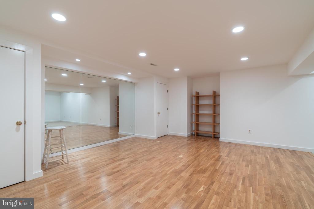 9125 VENDOME DRIVE