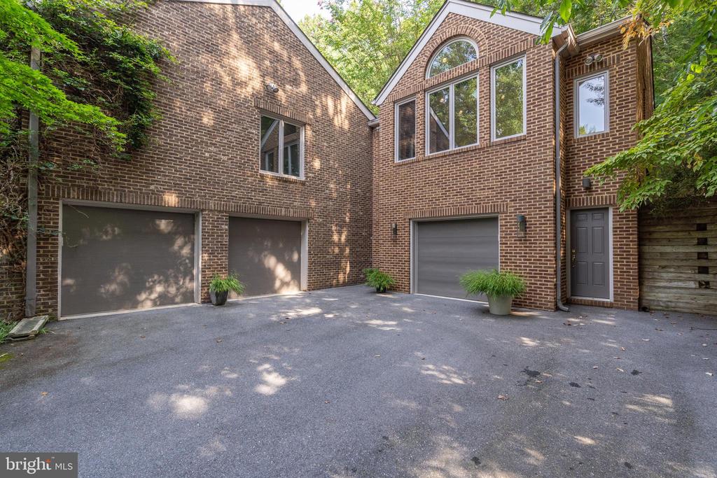 9125 VENDOME DRIVE