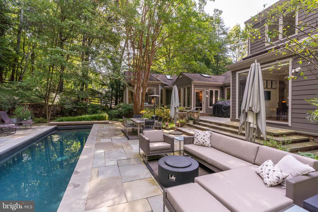 9125 VENDOME DRIVE