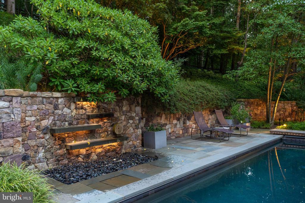 9125 VENDOME DRIVE