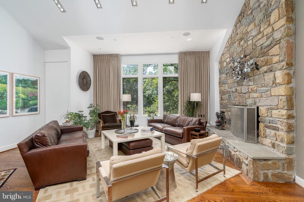 9125 VENDOME DRIVE