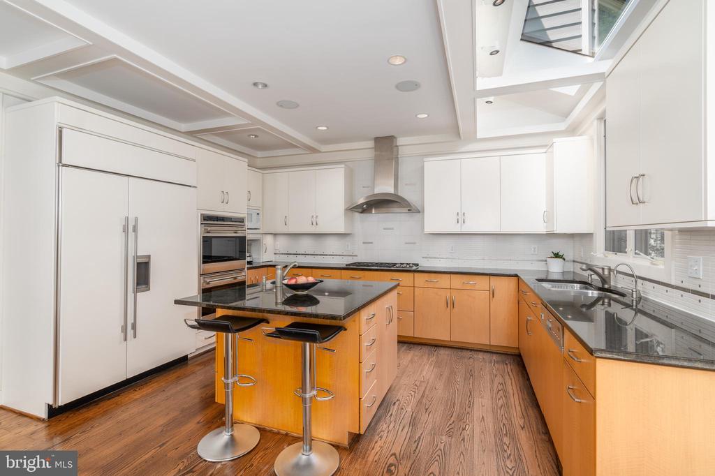 9125 VENDOME DRIVE
