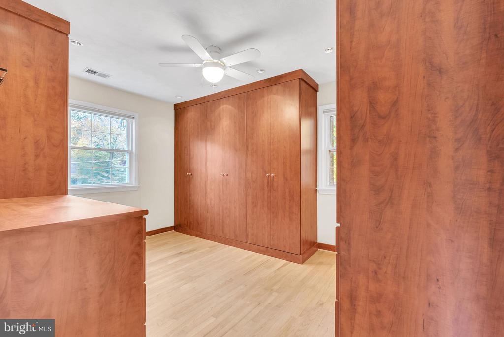 2124 EDGEWATER PARKWAY