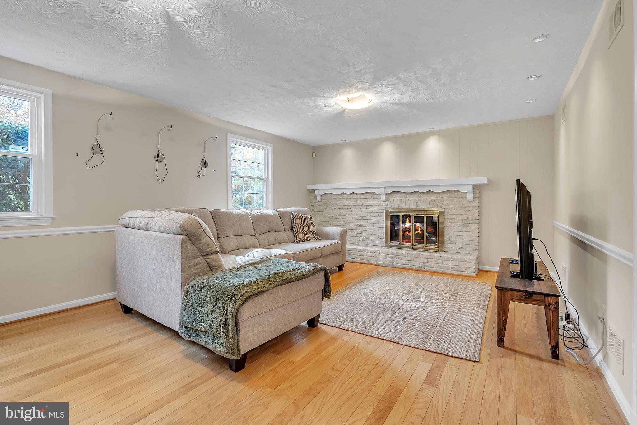 2124 EDGEWATER PARKWAY