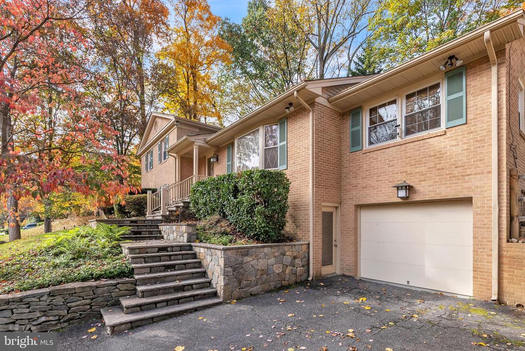 2124 EDGEWATER PARKWAY