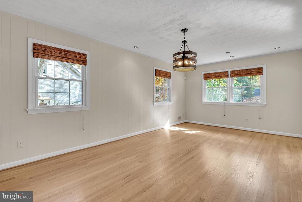 2124 EDGEWATER PARKWAY