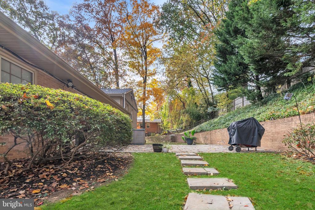 2124 EDGEWATER PARKWAY