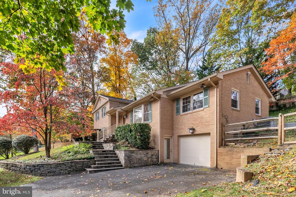2124 EDGEWATER PARKWAY
