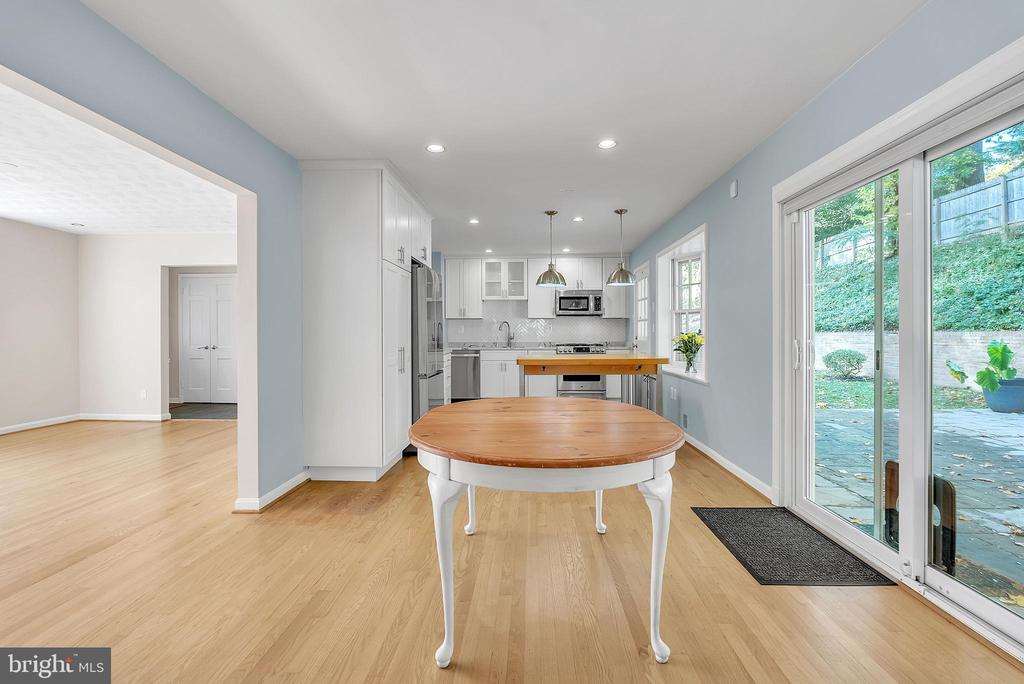 2124 EDGEWATER PARKWAY