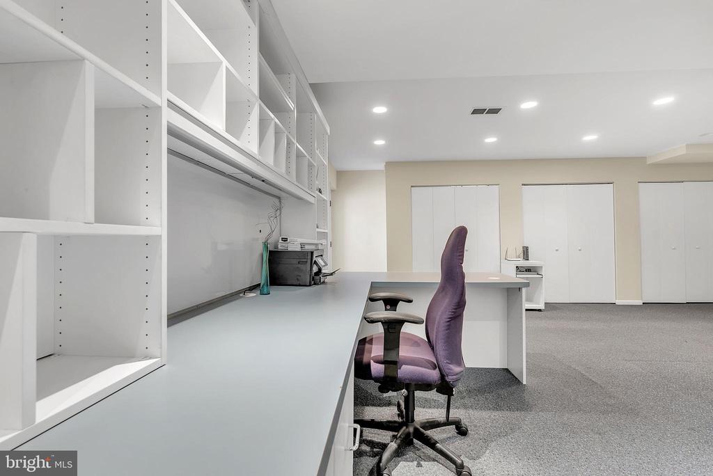 2124 EDGEWATER PARKWAY