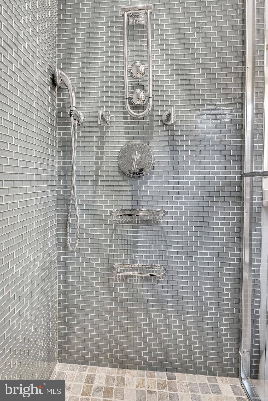 2124 EDGEWATER PARKWAY