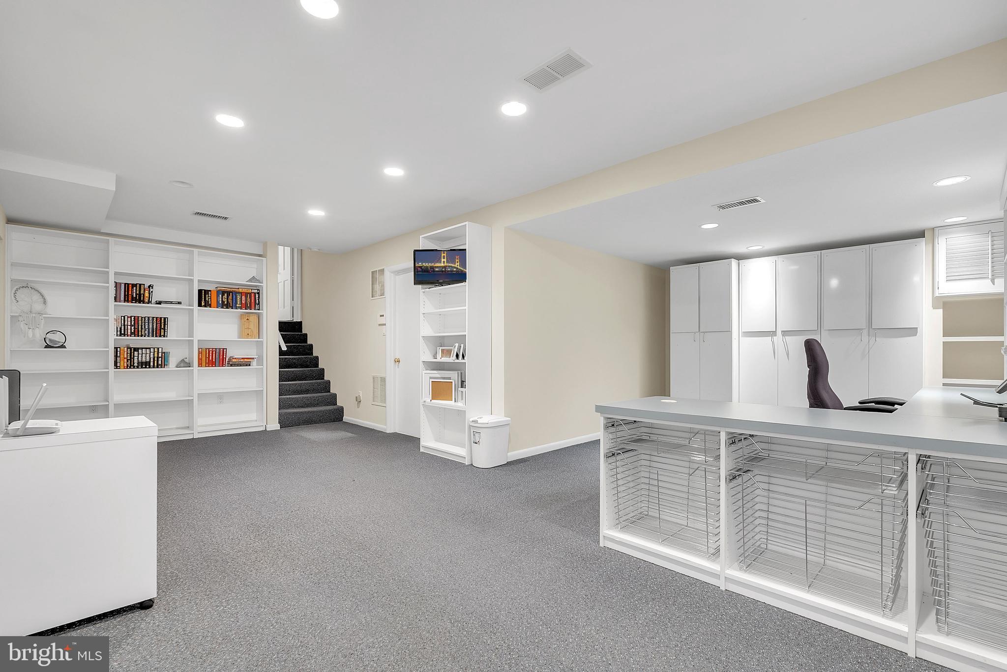 2124 EDGEWATER PARKWAY