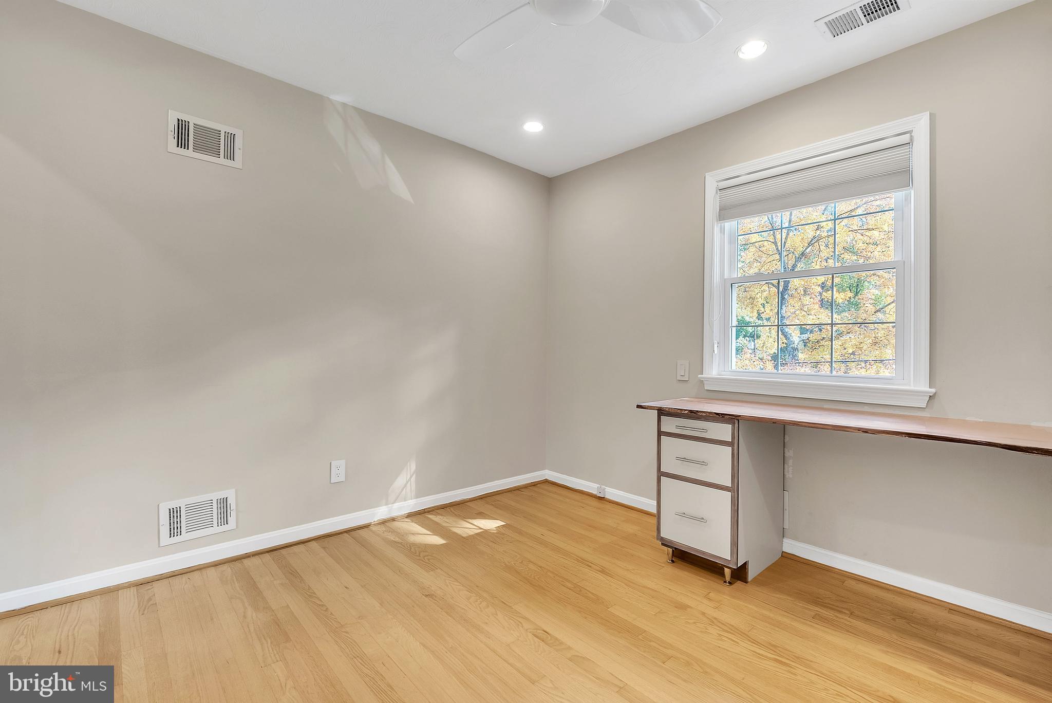 2124 EDGEWATER PARKWAY