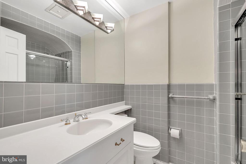 2124 EDGEWATER PARKWAY