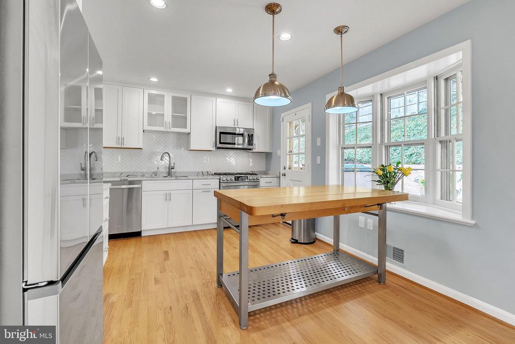 2124 EDGEWATER PARKWAY