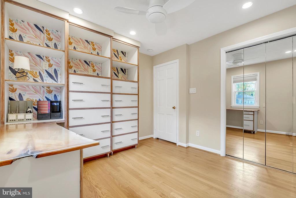 2124 EDGEWATER PARKWAY