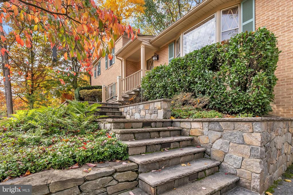 2124 EDGEWATER PARKWAY