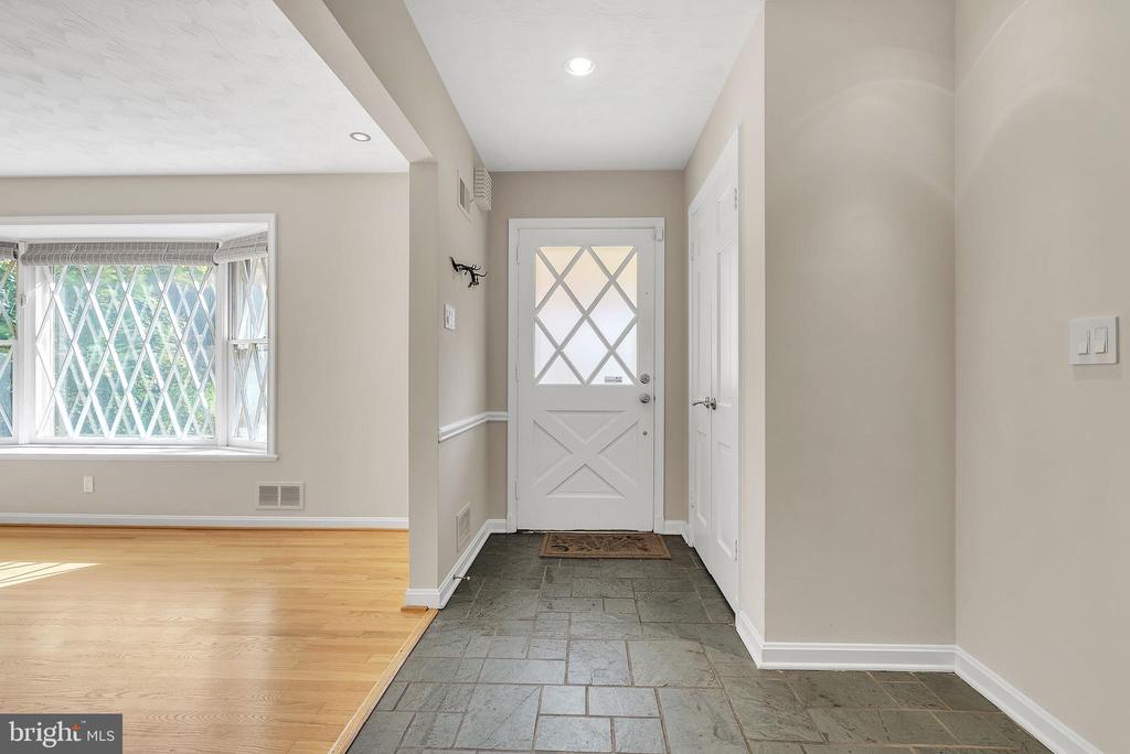 2124 EDGEWATER PARKWAY
