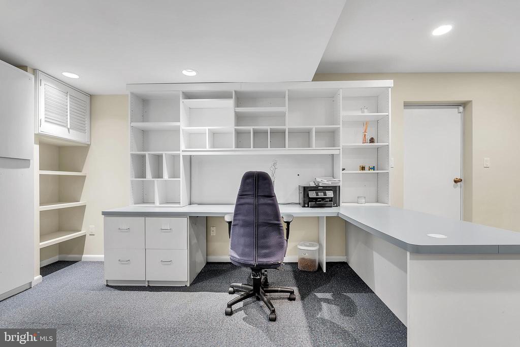 2124 EDGEWATER PARKWAY