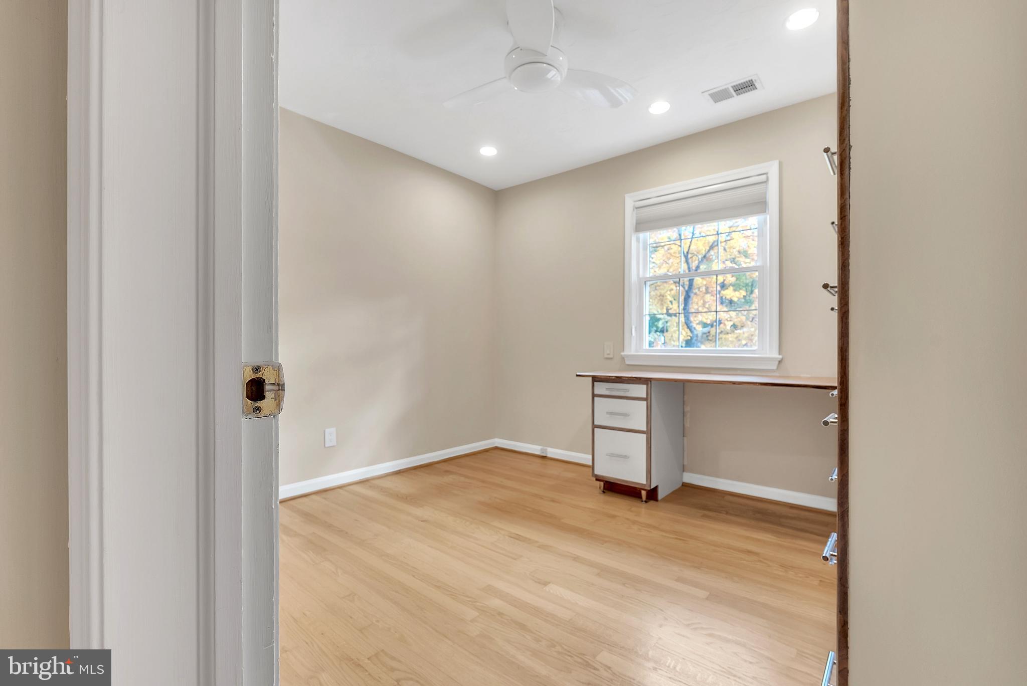 2124 EDGEWATER PARKWAY