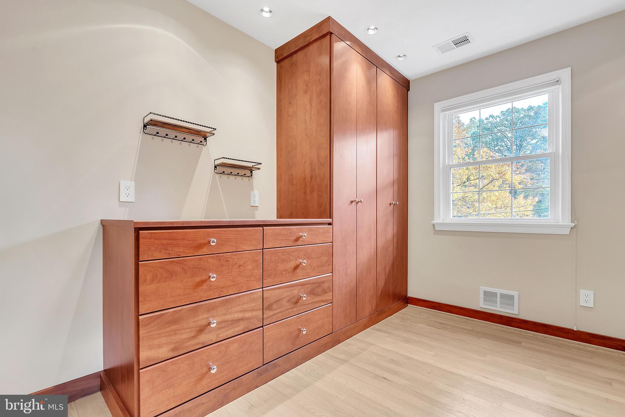 2124 EDGEWATER PARKWAY