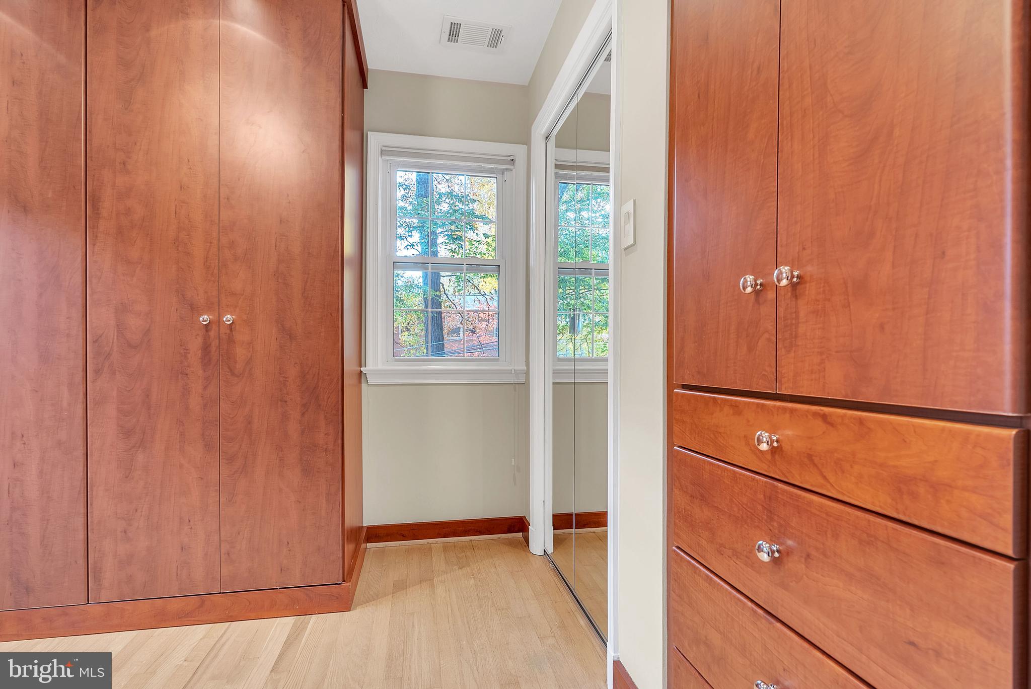 2124 EDGEWATER PARKWAY