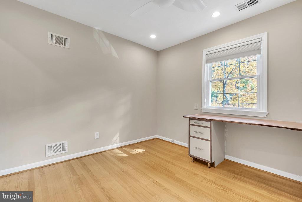 2124 EDGEWATER PARKWAY