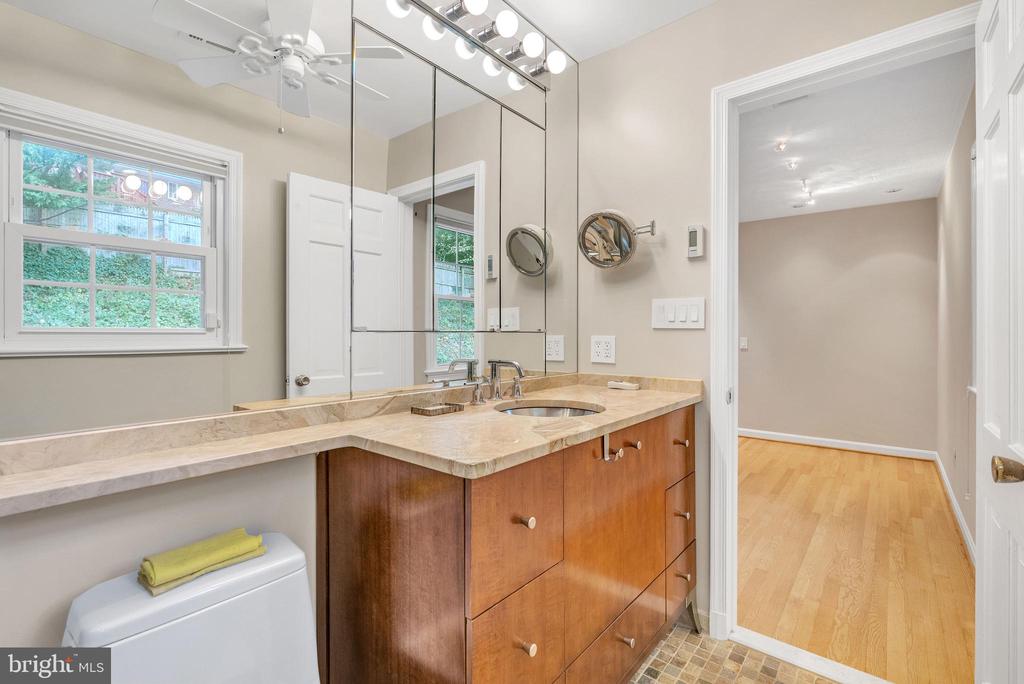 2124 EDGEWATER PARKWAY