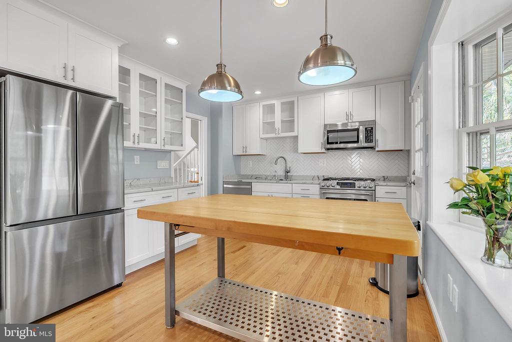 2124 EDGEWATER PARKWAY