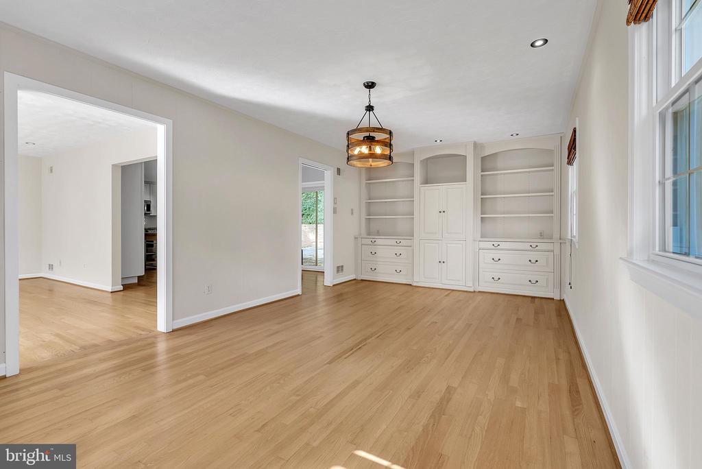 2124 EDGEWATER PARKWAY