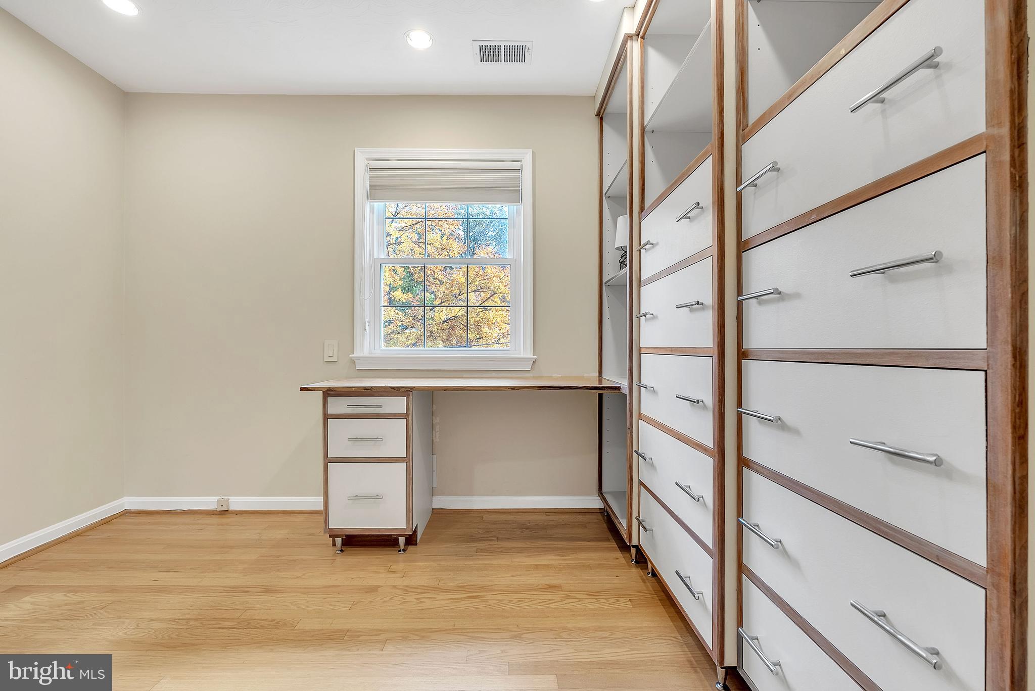 2124 EDGEWATER PARKWAY