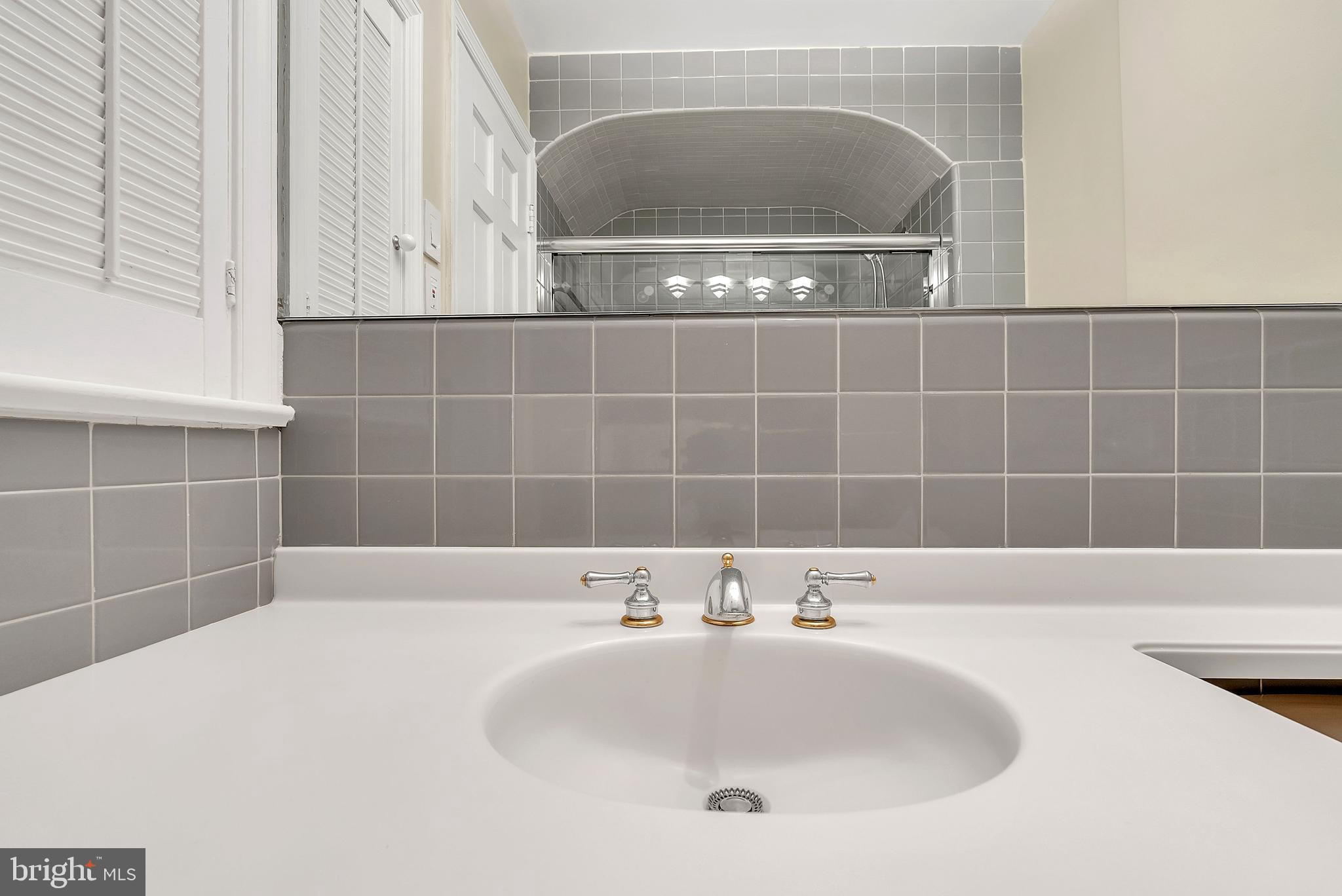 2124 EDGEWATER PARKWAY