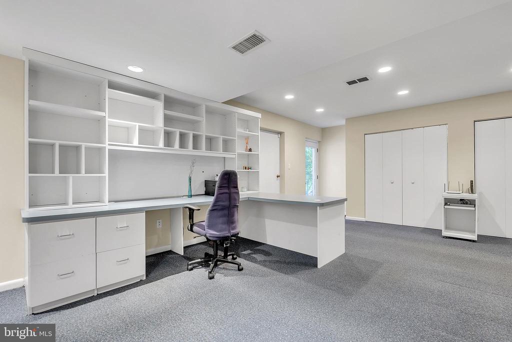 2124 EDGEWATER PARKWAY