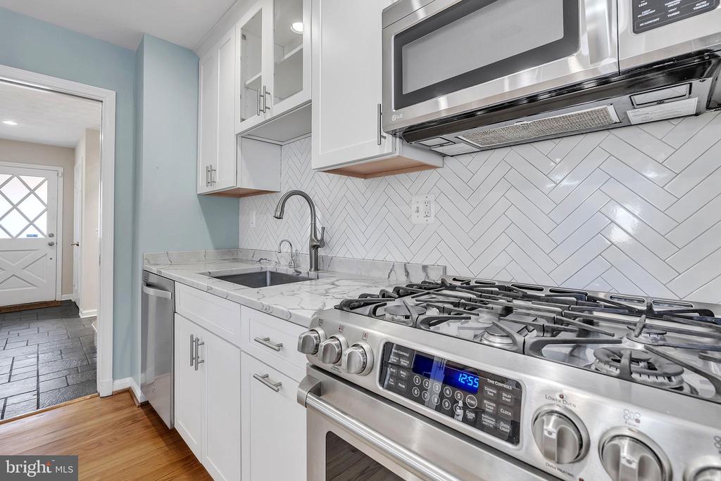 2124 EDGEWATER PARKWAY