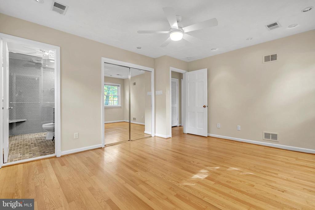2124 EDGEWATER PARKWAY