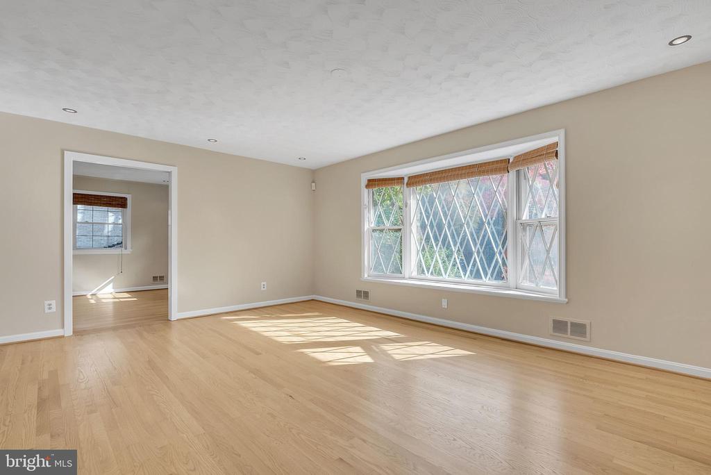 2124 EDGEWATER PARKWAY