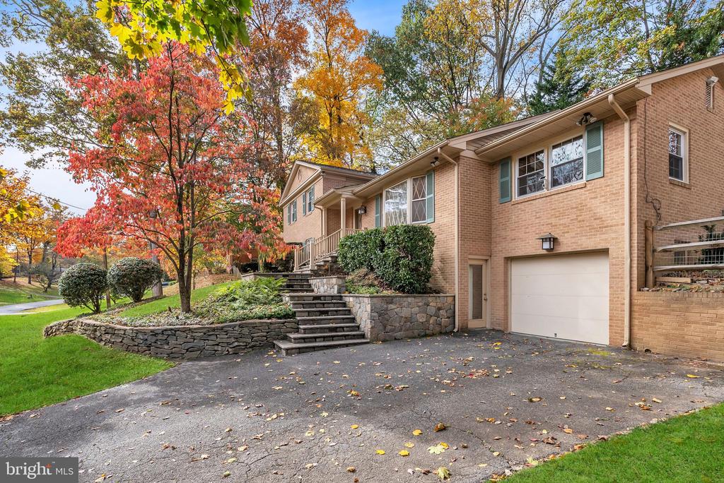 2124 EDGEWATER PARKWAY