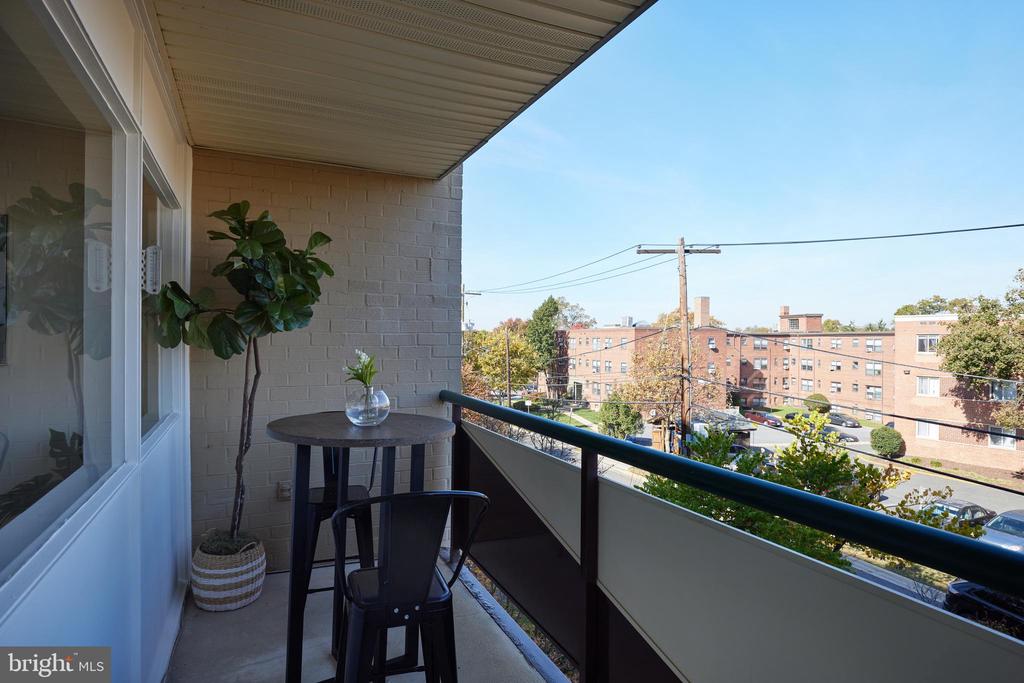 4720 CHEVY CHASE DRIVE 306