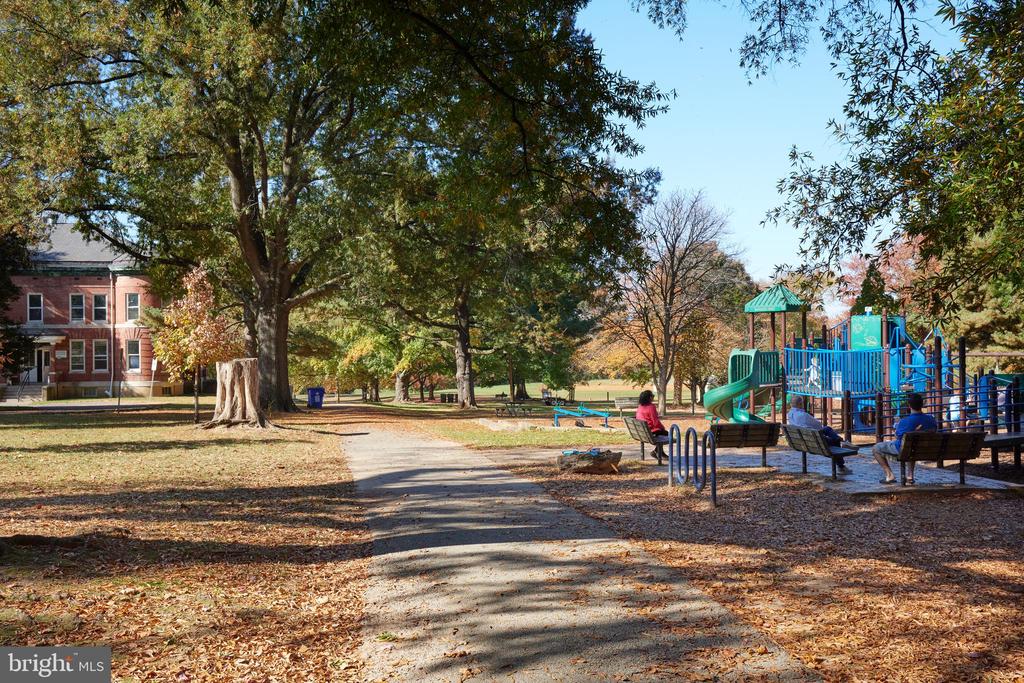 4720 CHEVY CHASE DRIVE 306