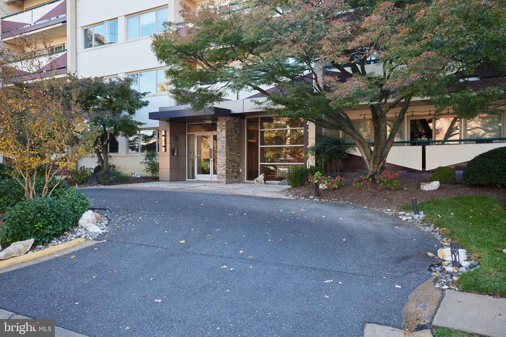 4720 CHEVY CHASE DRIVE 306