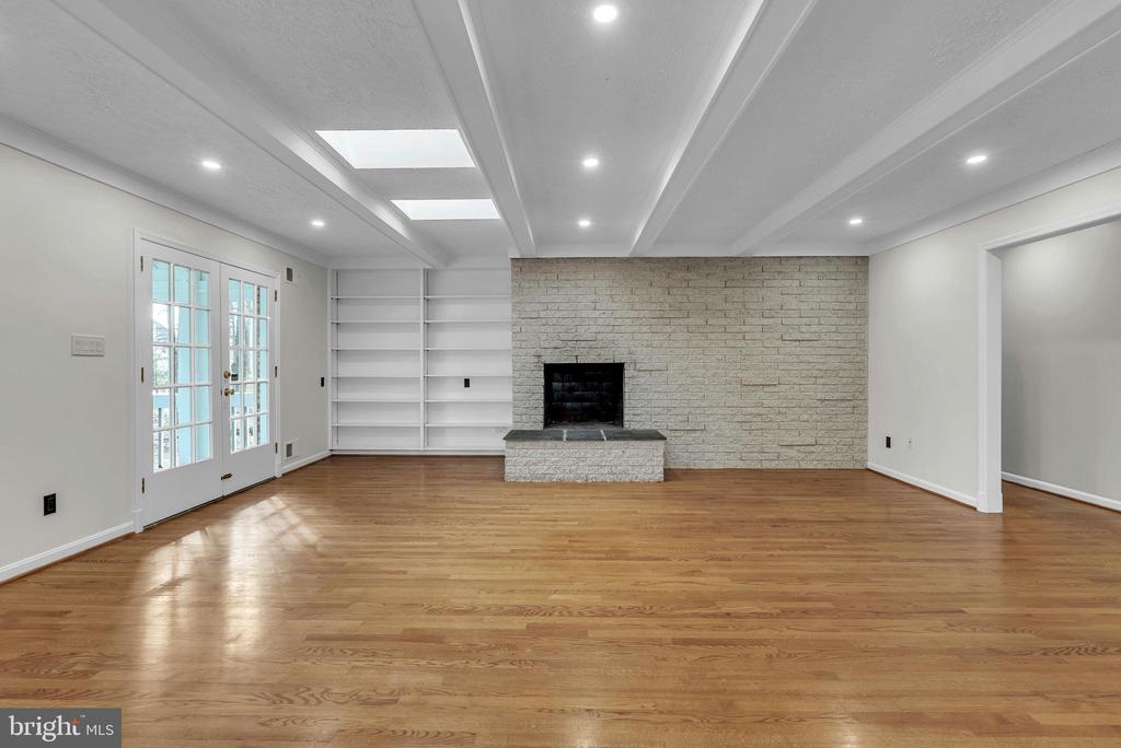 8616 CHATEAU DRIVE