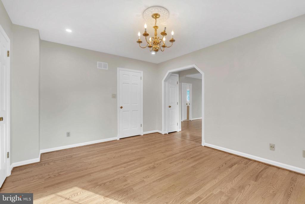 8616 CHATEAU DRIVE