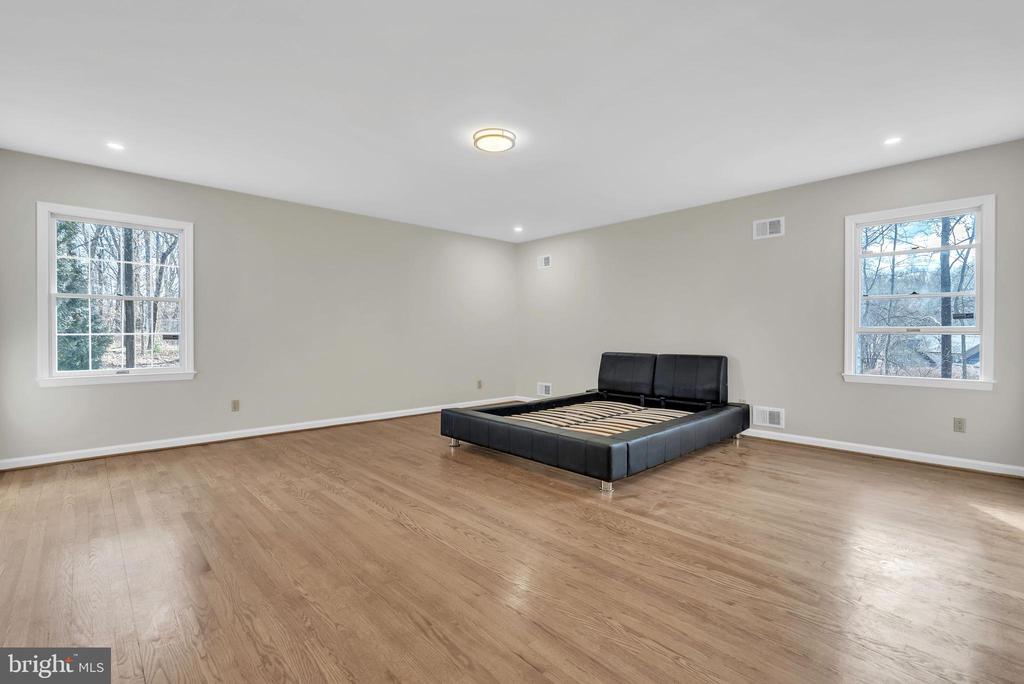 8616 CHATEAU DRIVE