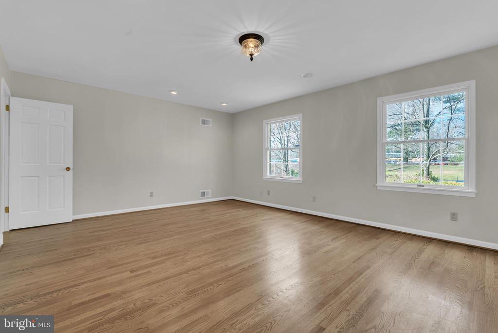 8616 CHATEAU DRIVE