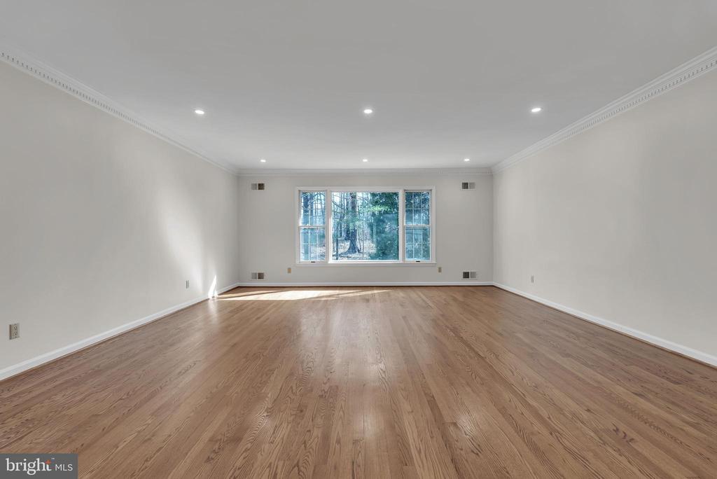 8616 CHATEAU DRIVE