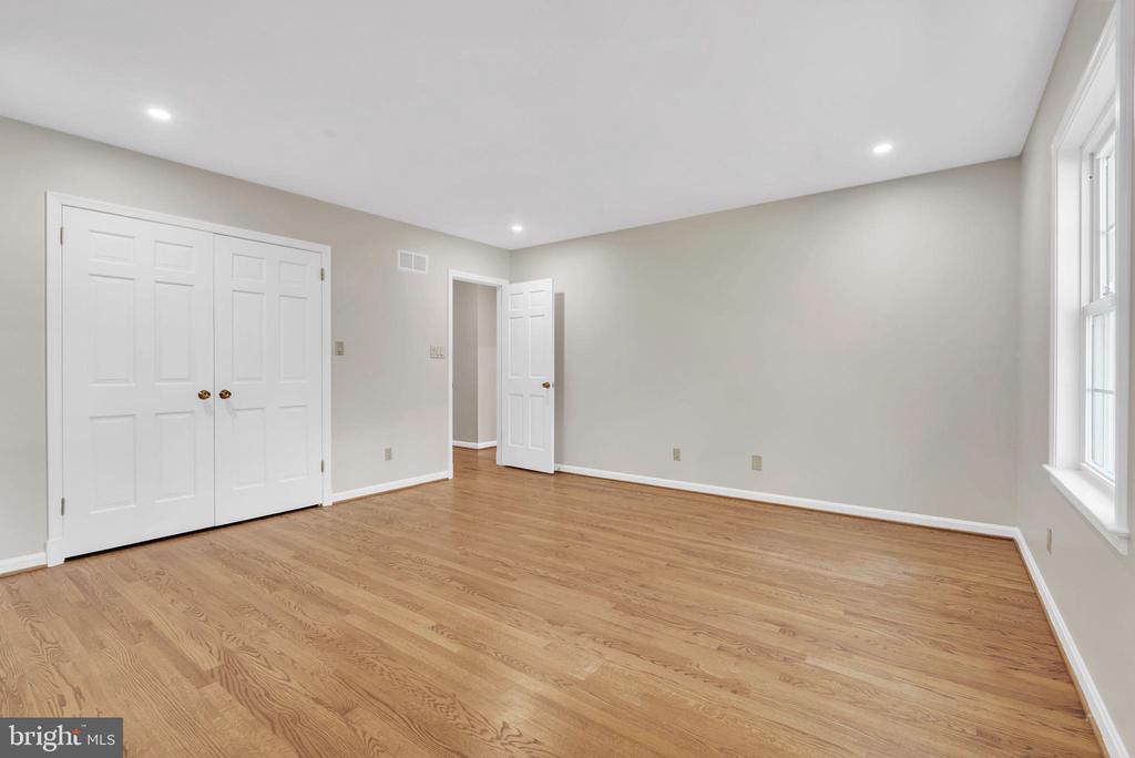 8616 CHATEAU DRIVE