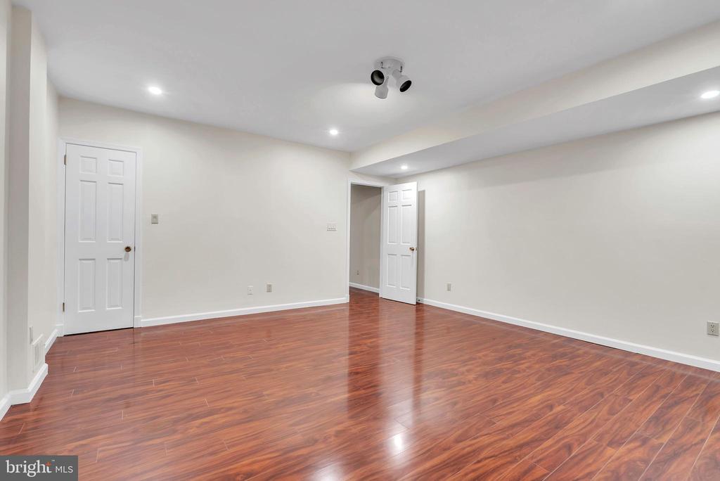 8616 CHATEAU DRIVE
