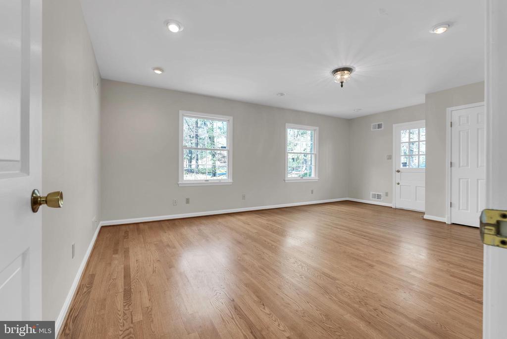8616 CHATEAU DRIVE